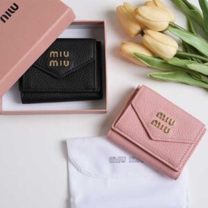 [국내배송]미우미우 금장로고 레더 카드 반지갑