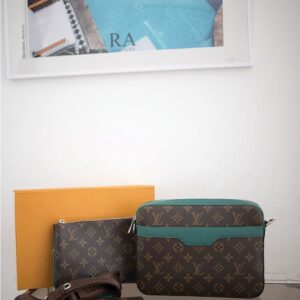 [국내배송]루이비통 [Louis Vuitton] 수입고급 루이비통 트리오 메신저 신상입고