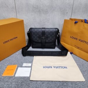 [국내배송]루이비통 소뮈르 메신저백