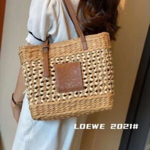 [국내배송]로에베 화이트 라탄백