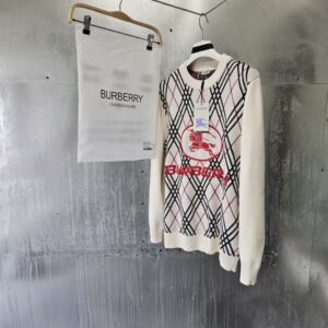 [국내배송]버버리 아가일 자카드 스웨터