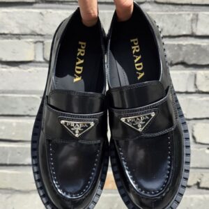 [국내배송]프라다 초콜릿 브러시드 가죽 로퍼