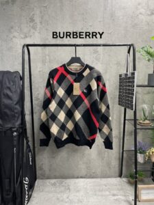 [국내배송]버버리 기마자수 패턴니트